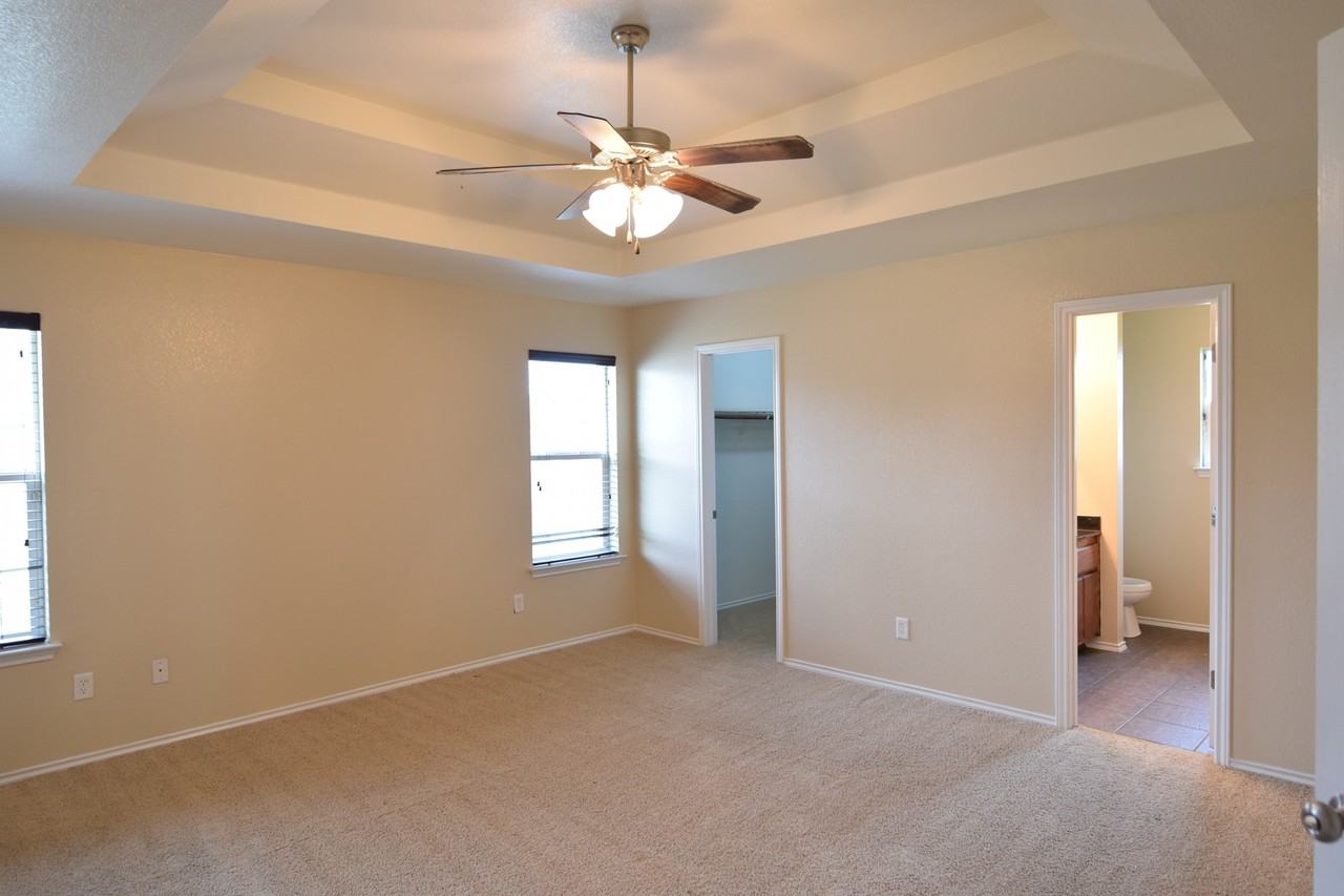 1205 Dixon Cir - Photo 7 of 17