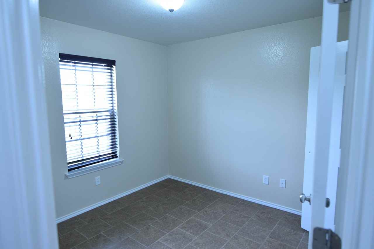 1205 Dixon Cir - Photo 6 of 15