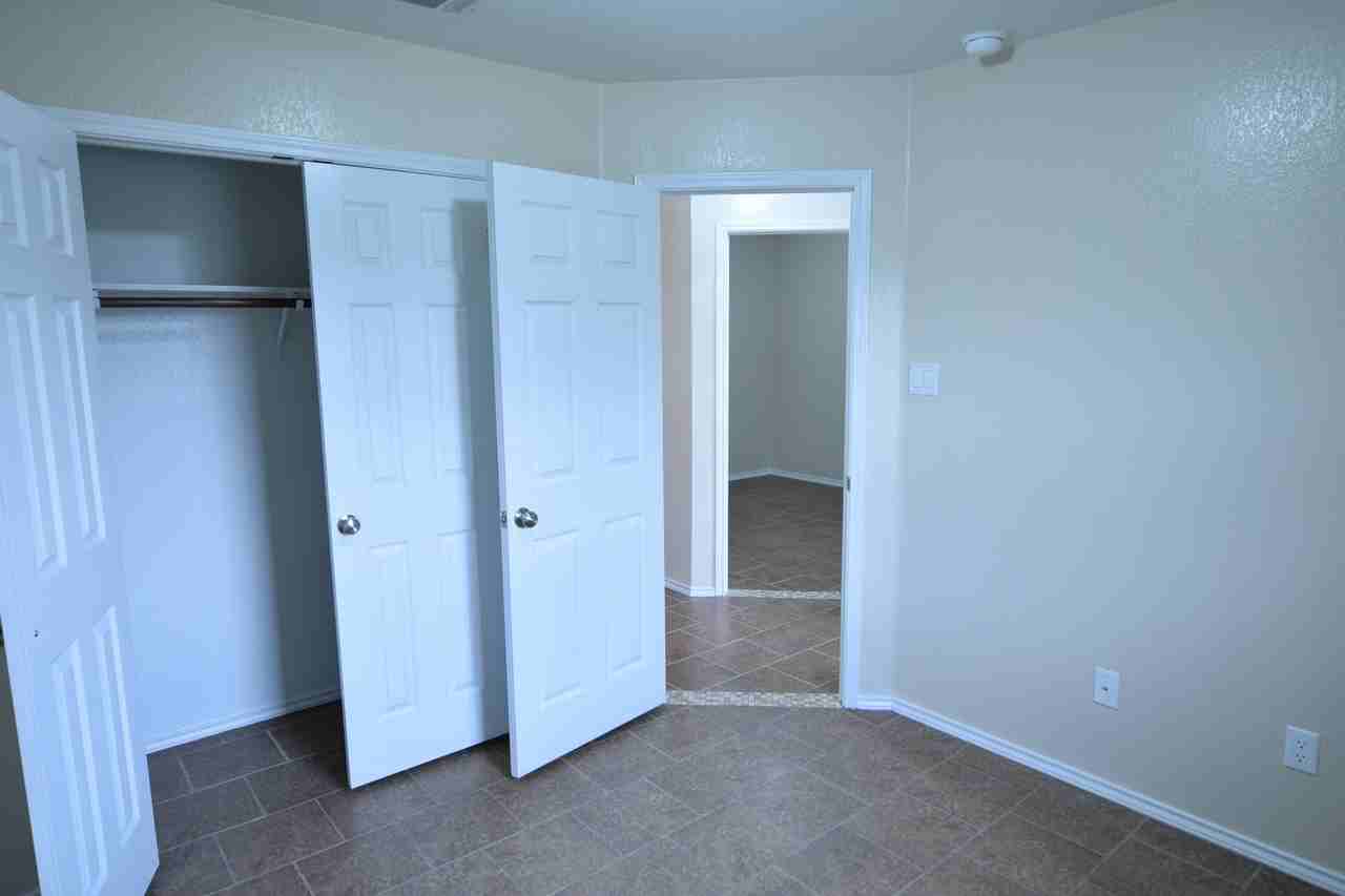 1205 Dixon Cir - Photo 7 of 15