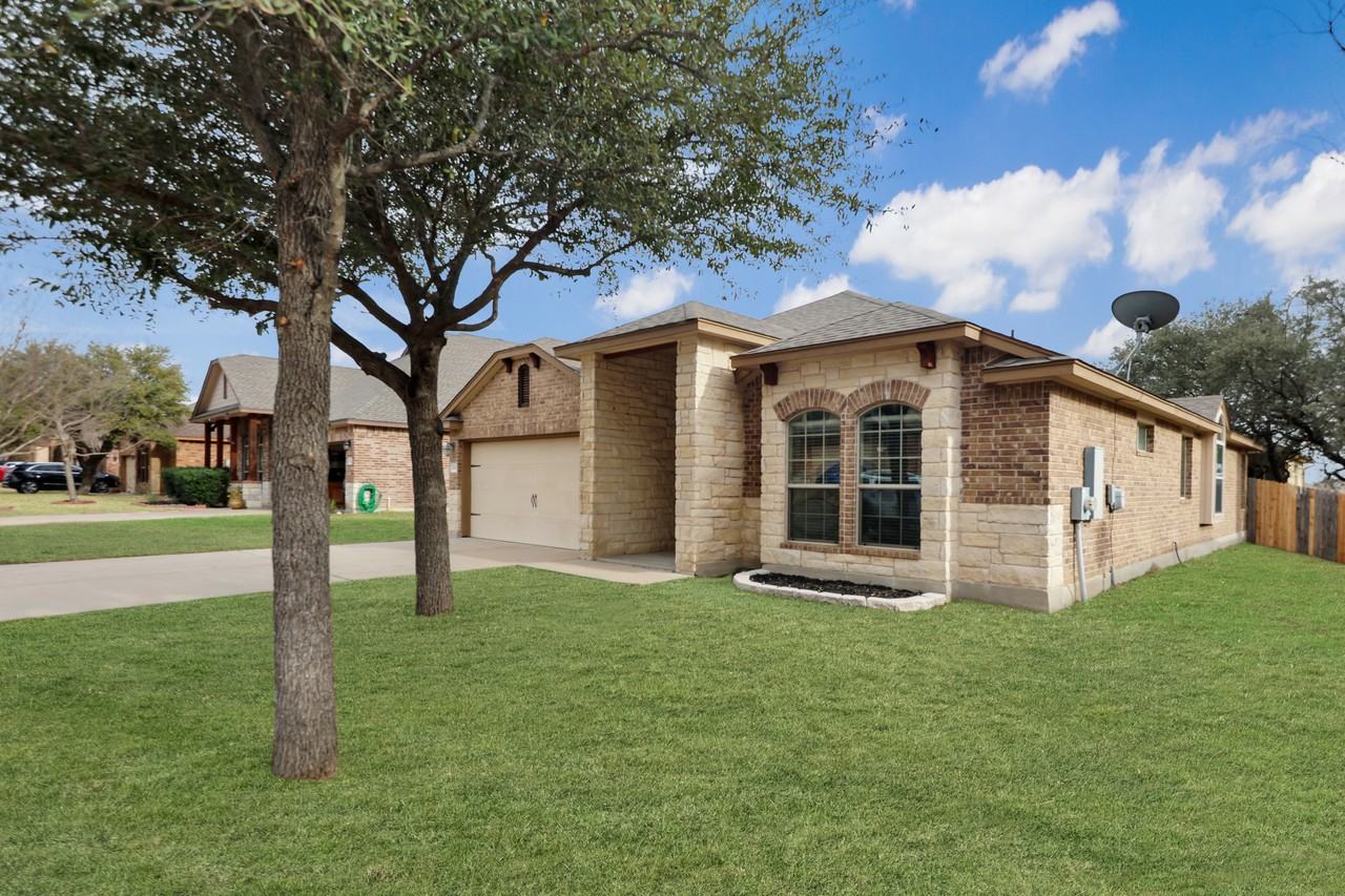 7204 Golden Oak Ln - Photo 3 of 19