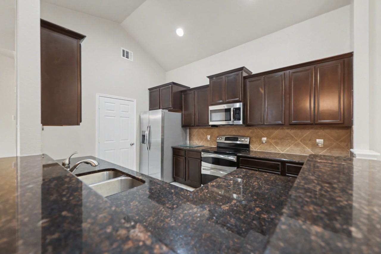 7204 Golden Oak Ln - Photo 5 of 19