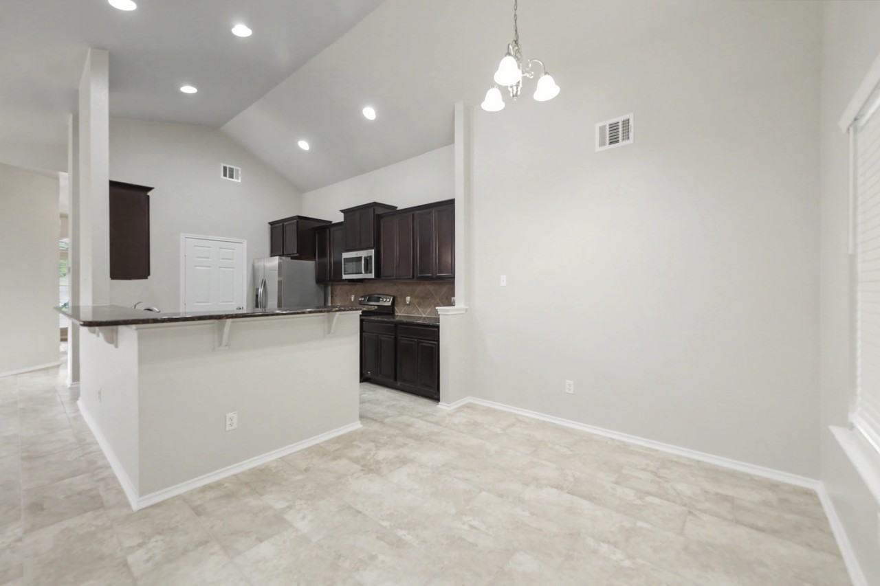 7204 Golden Oak Ln - Photo 6 of 19