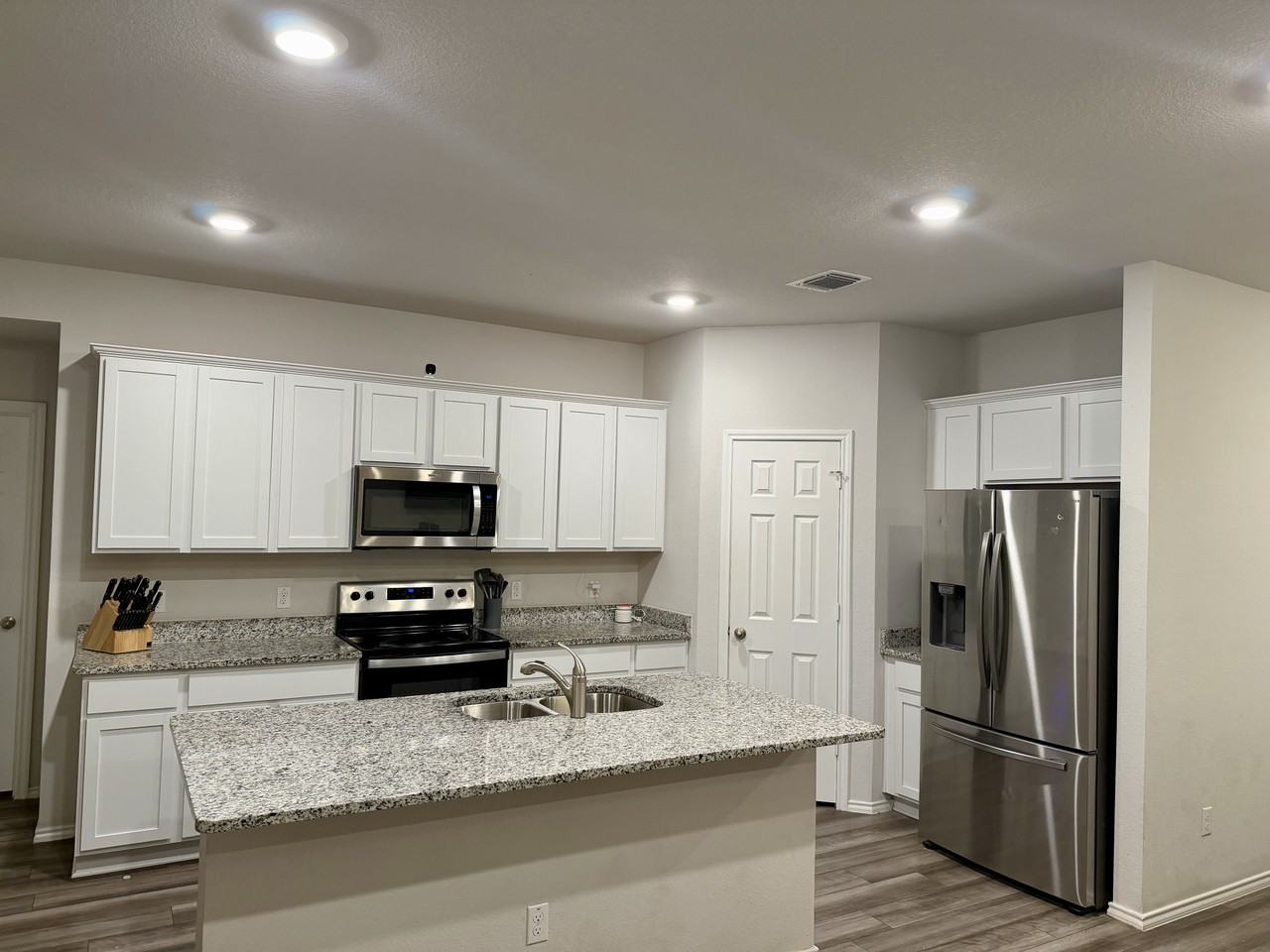 1443 Merritt St - Photo 2 of 12