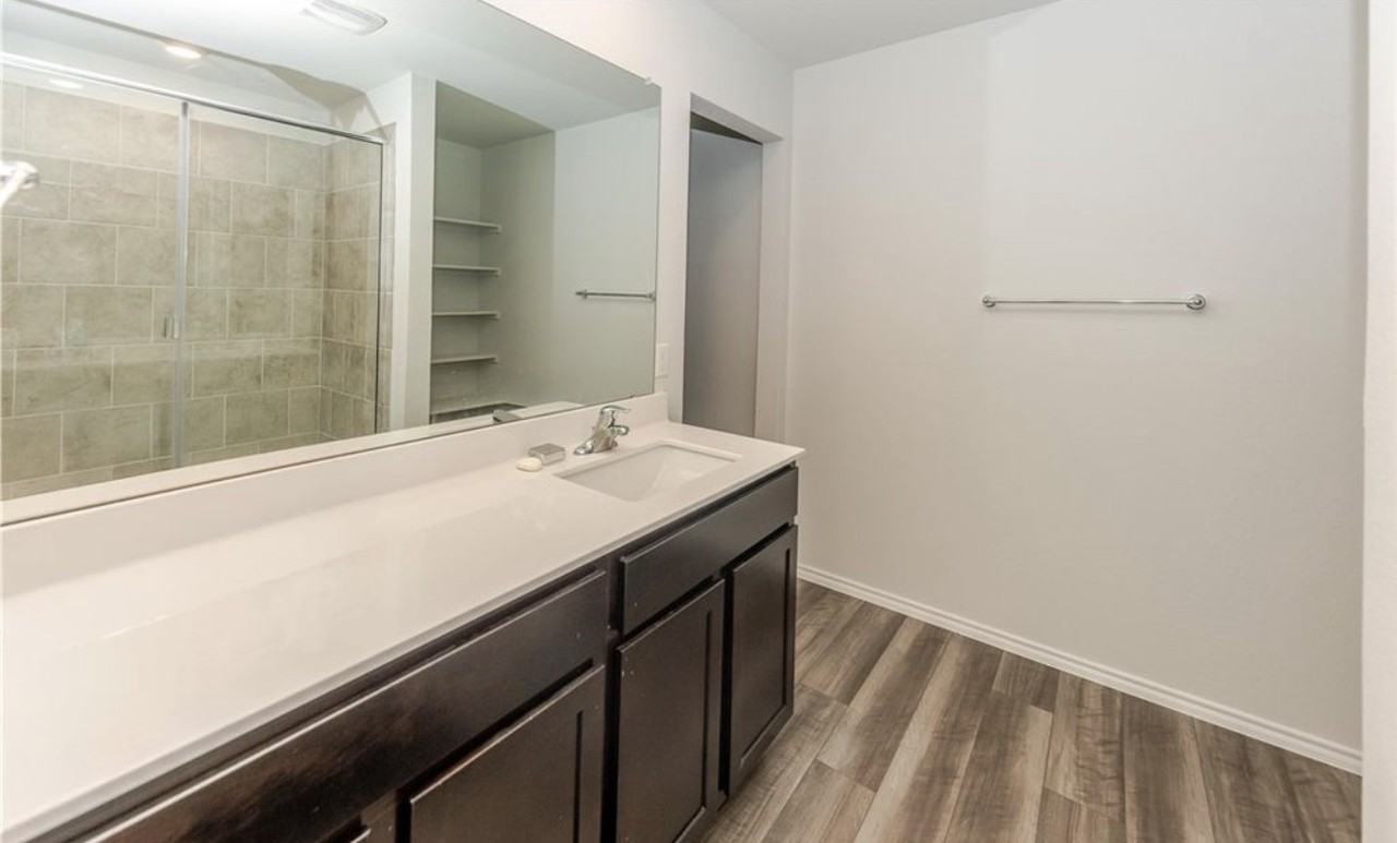 1443 Merritt St - Photo 4 of 12