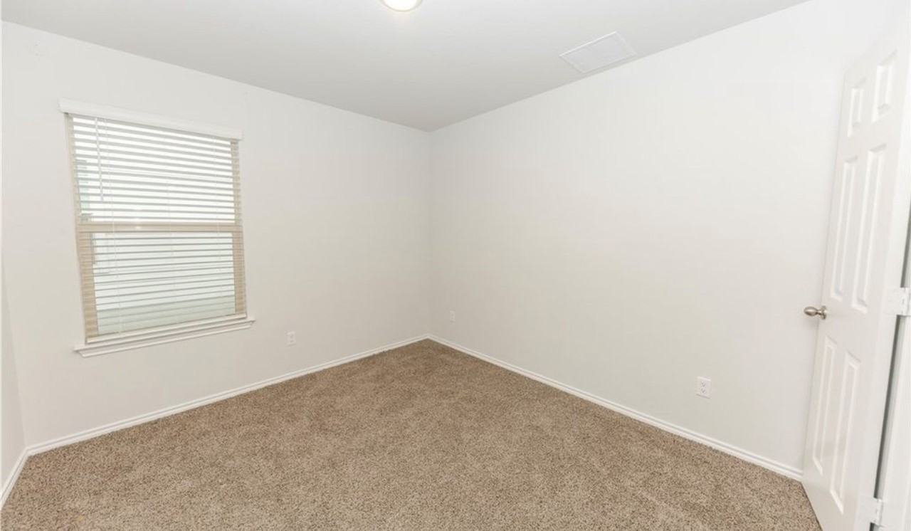 1443 Merritt St - Photo 5 of 12