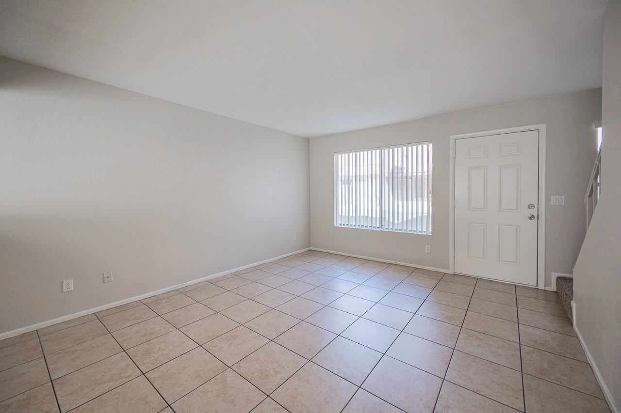 4828 W Orangewood Ave #122 - Photo 4 of 27