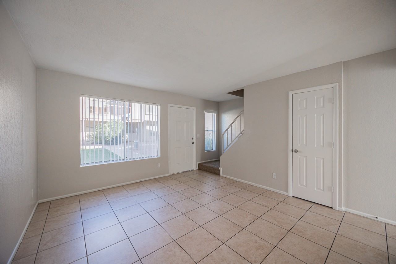 4828 W Orangewood Ave #122 - Photo 5 of 27