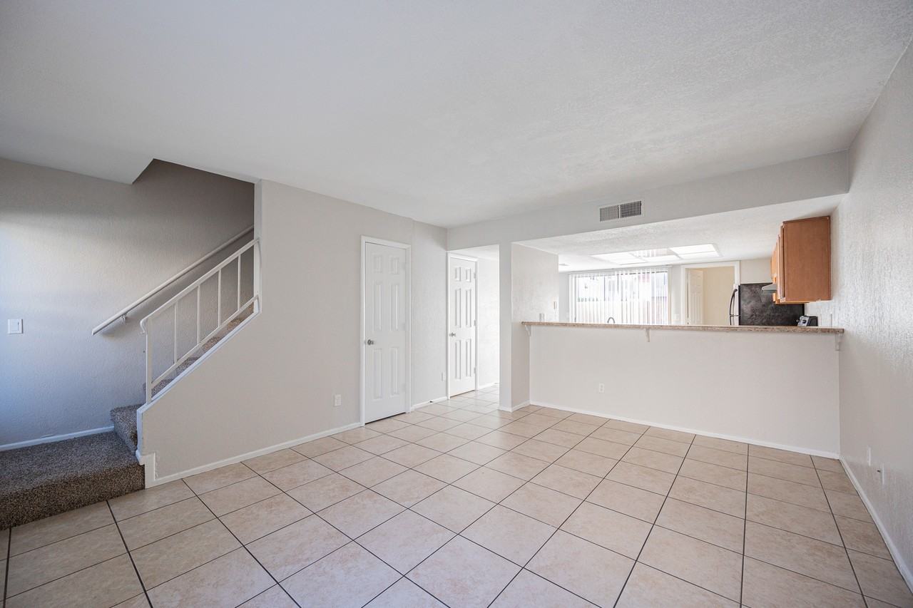 4828 W Orangewood Ave #122 - Photo 6 of 27