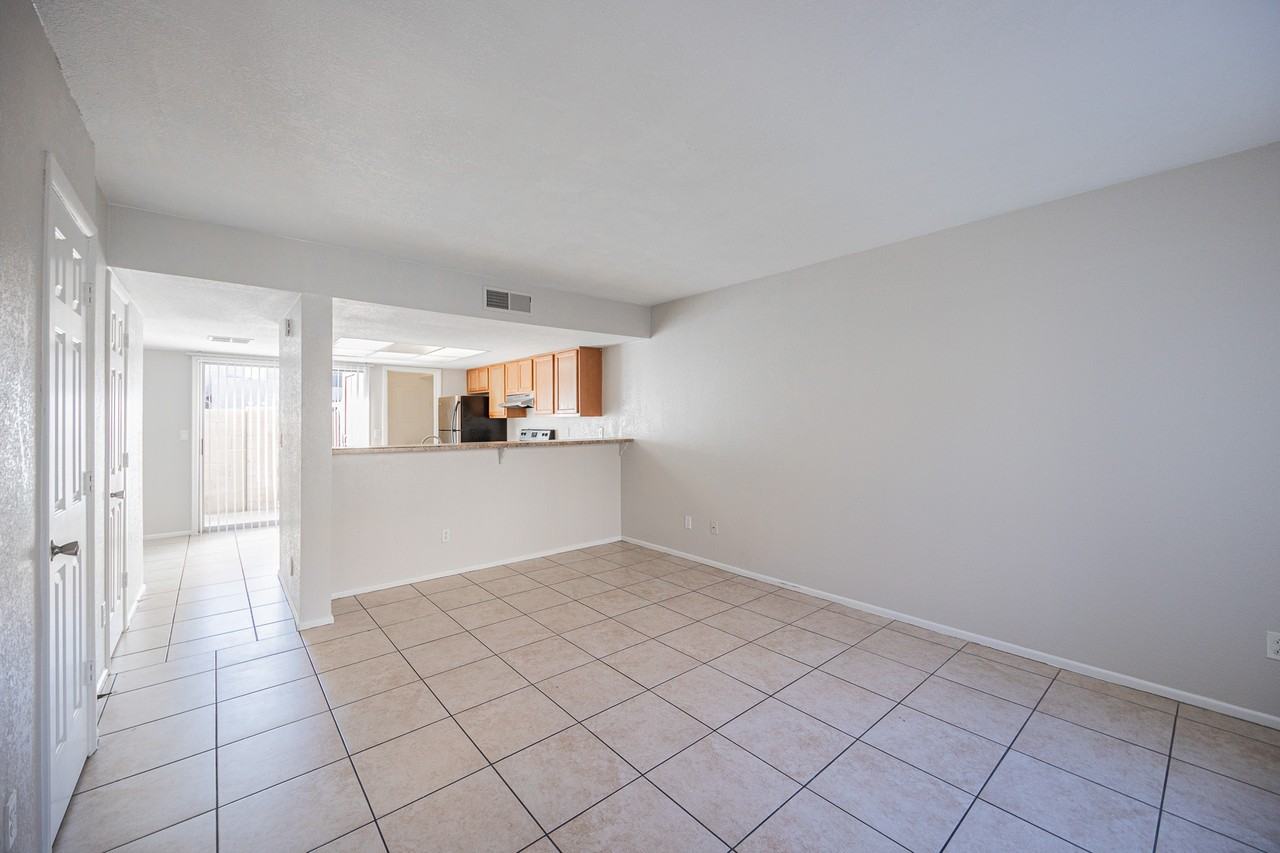 4828 W Orangewood Ave #122 - Photo 7 of 27