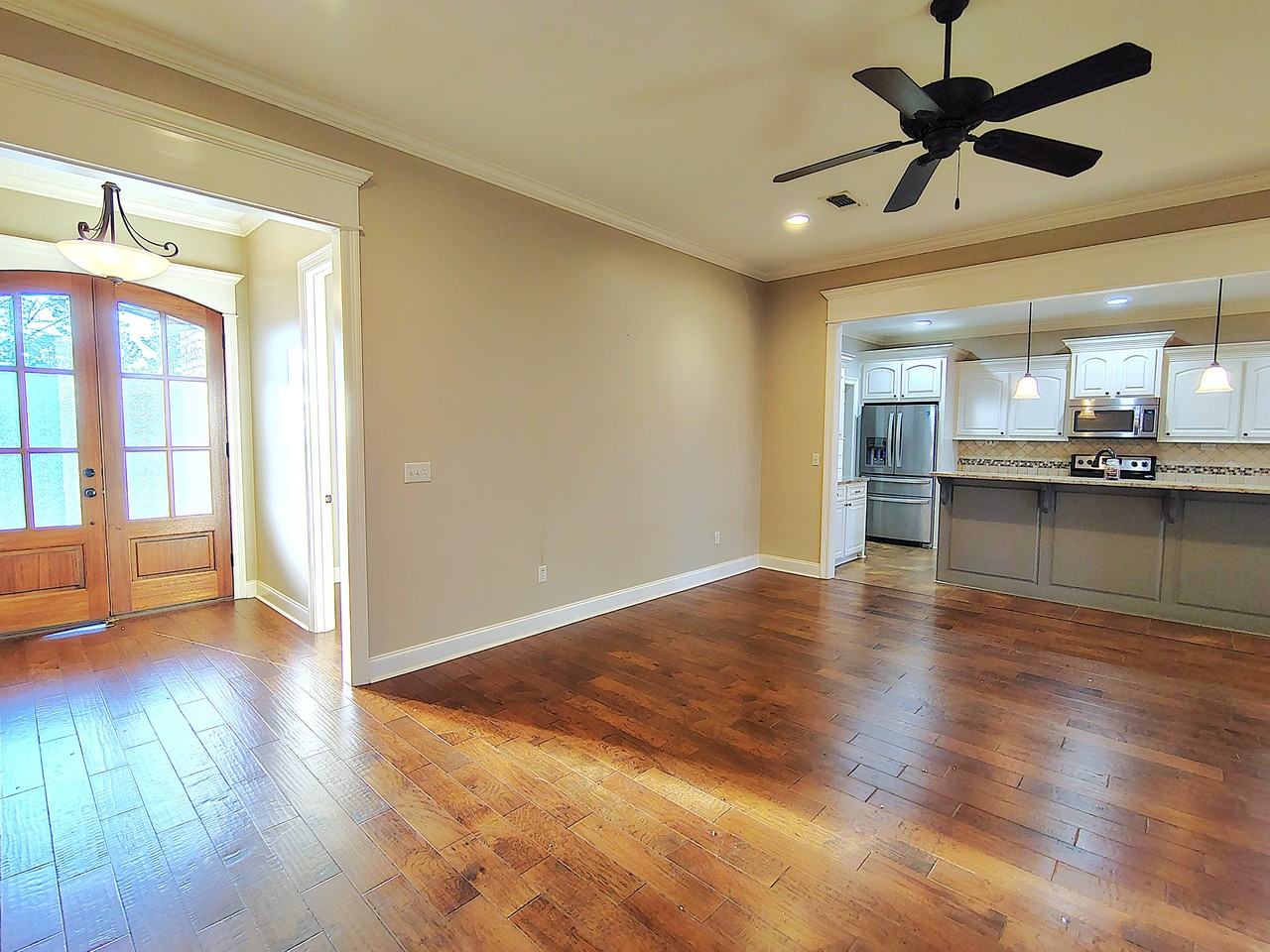 28 E Cadbury Ln - Photo 4 of 45