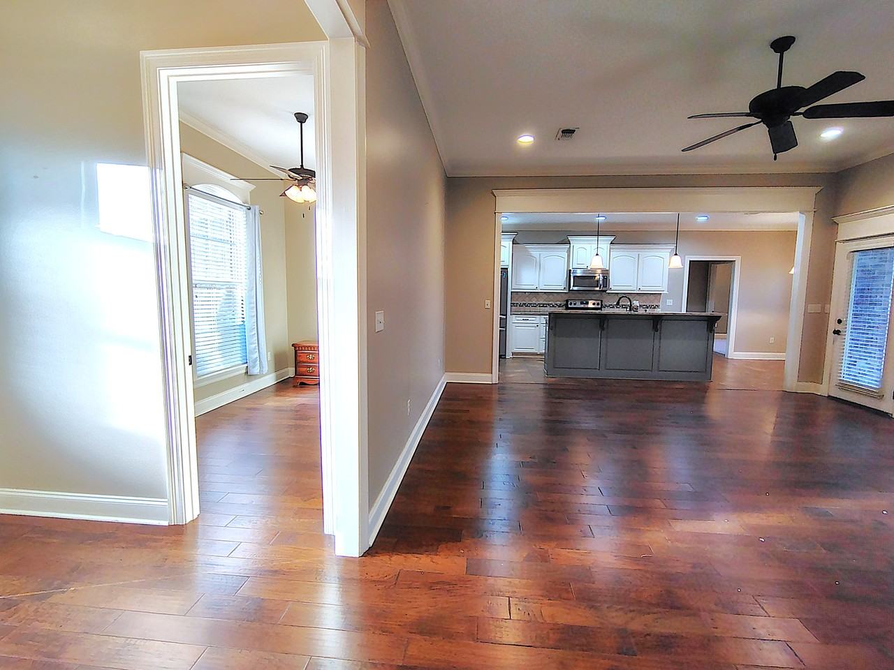 28 E Cadbury Ln - Photo 5 of 45