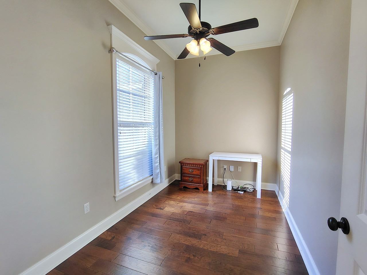 28 E Cadbury Ln - Photo 6 of 45