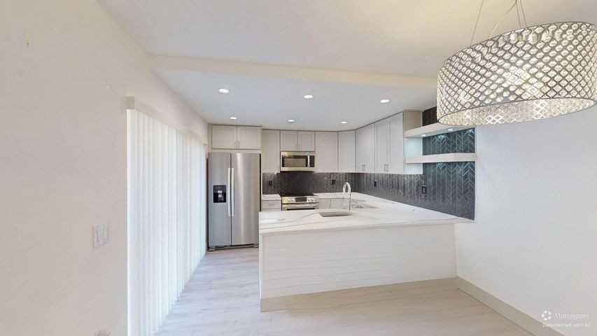 7208 72nd Way - Photo 5 of 9