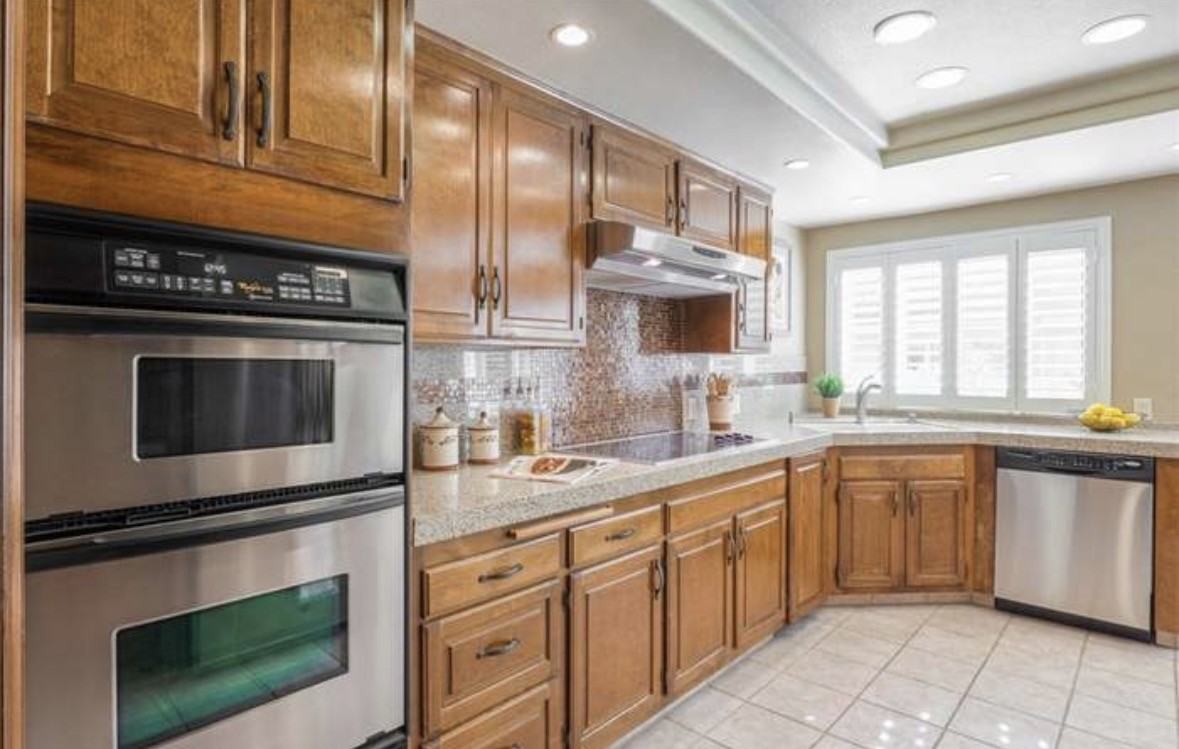 6272 Riviera Cir - Photo 2 of 3