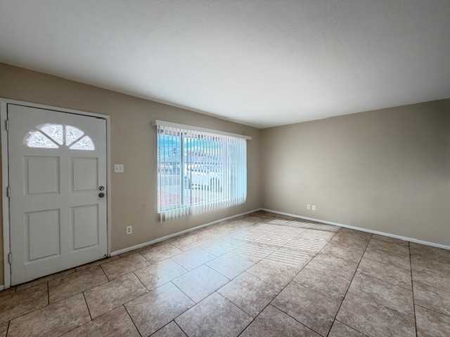 4208 W Rose Ln - Photo 4 of 30