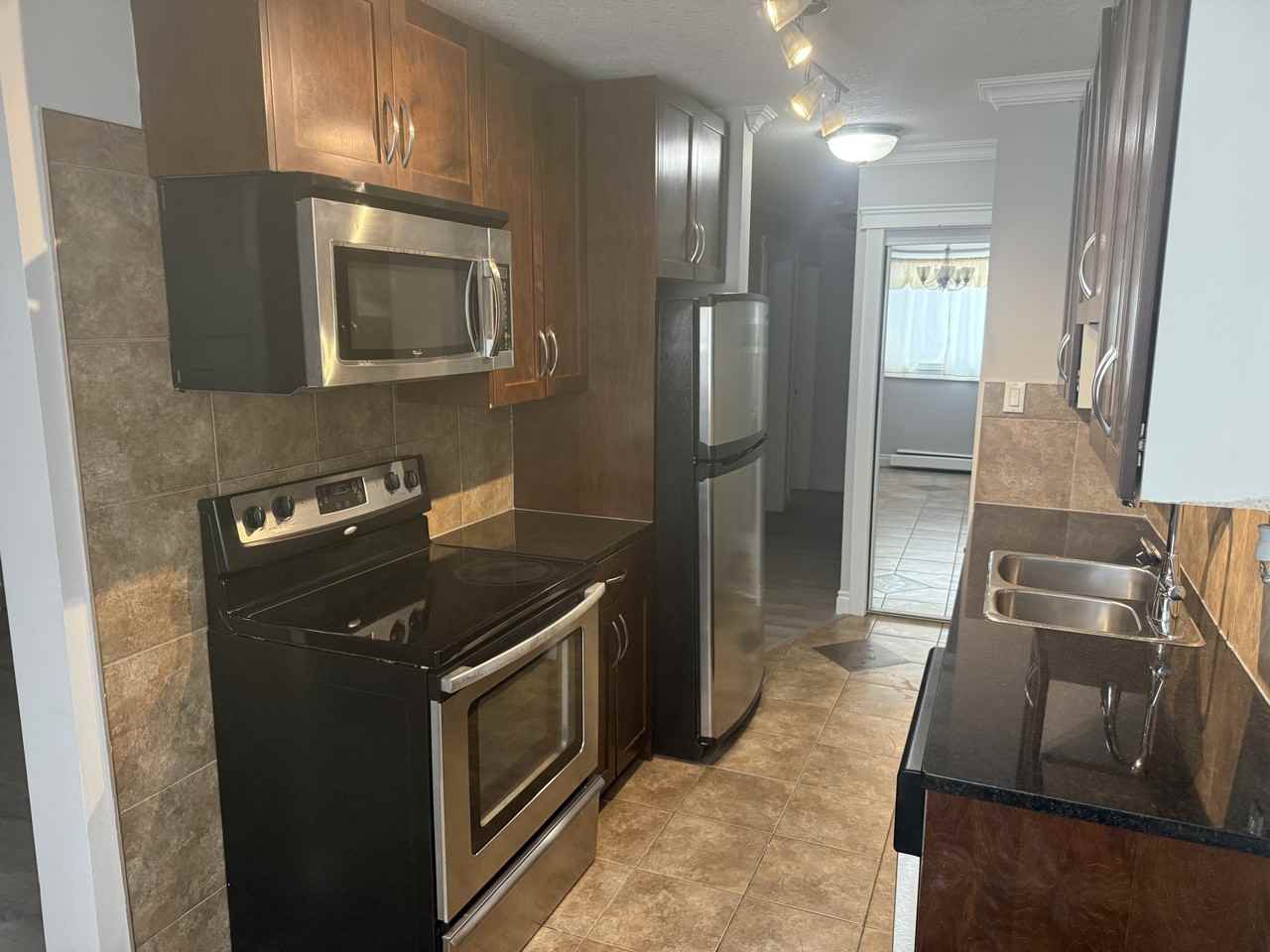 10701 127 St Nw - Photo 4 of 15