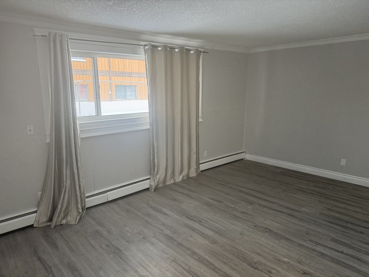 10701 127 St Nw - Photo 6 of 15