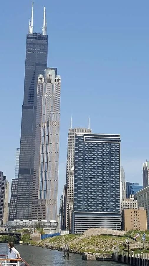 235 W Van Buren St #1513 - Photo 2 of 10