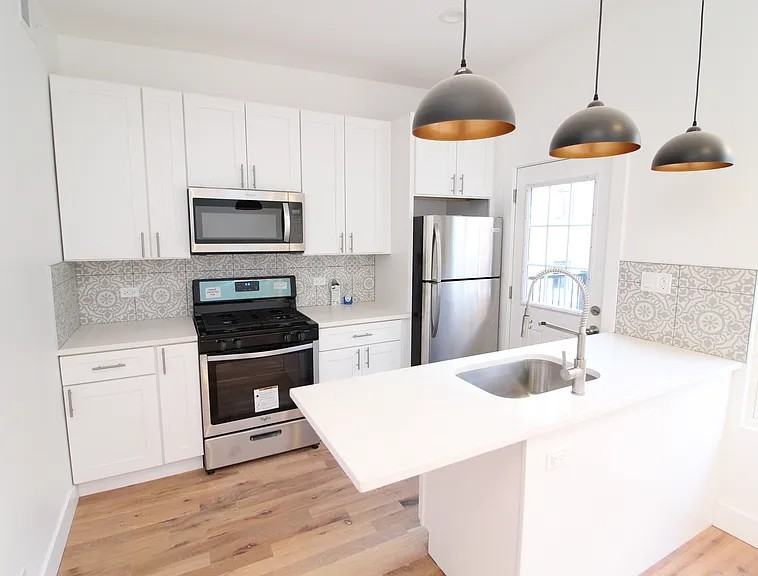 1401 N Mohawk St #CH2 - Photo 2 of 13