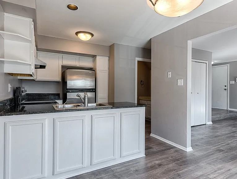 1512 W Jefferson Ave #E - Photo 3 of 12