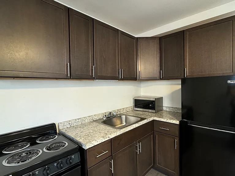 3927 N Clarendon Ave #105 - Photo 3 of 11