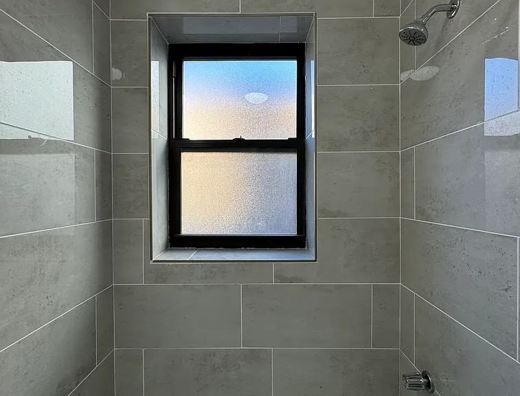 3927 N Clarendon Ave #105 - Photo 6 of 11