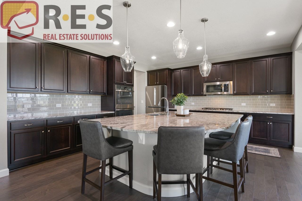 9187 Swan River St - Photo 3 of 27