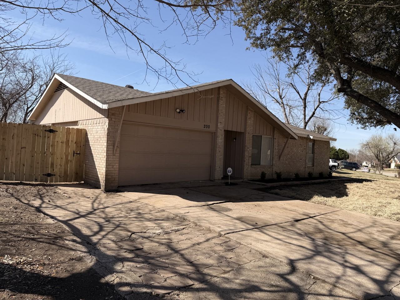 200 Pebblebrook St - Photo 2 of 18