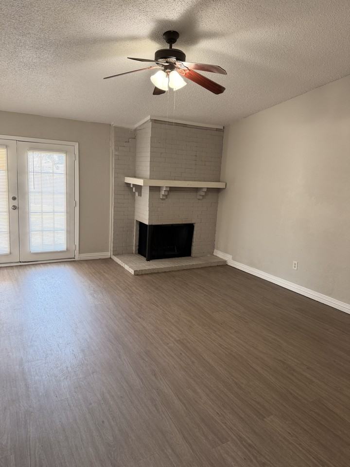 200 Pebblebrook St - Photo 3 of 18