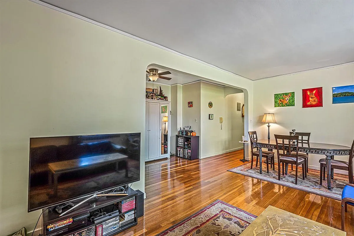 6735 Yellowstone Blvd - Photo 4 of 17