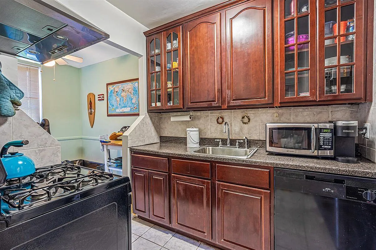 6735 Yellowstone Blvd - Photo 5 of 17