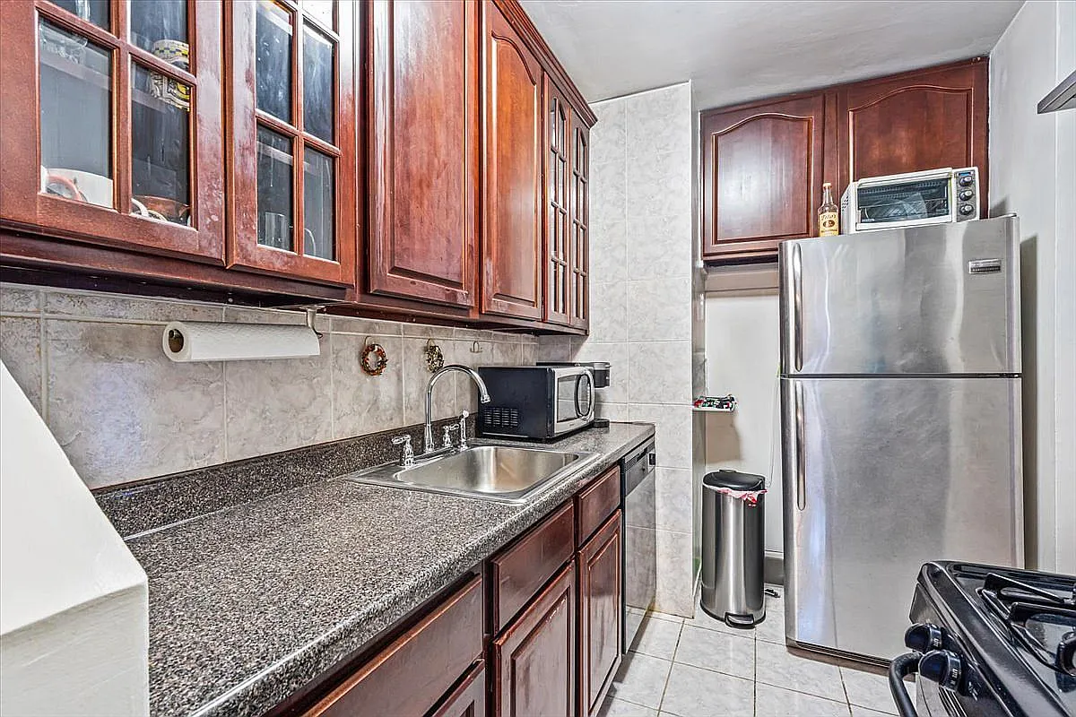 6735 Yellowstone Blvd - Photo 6 of 17