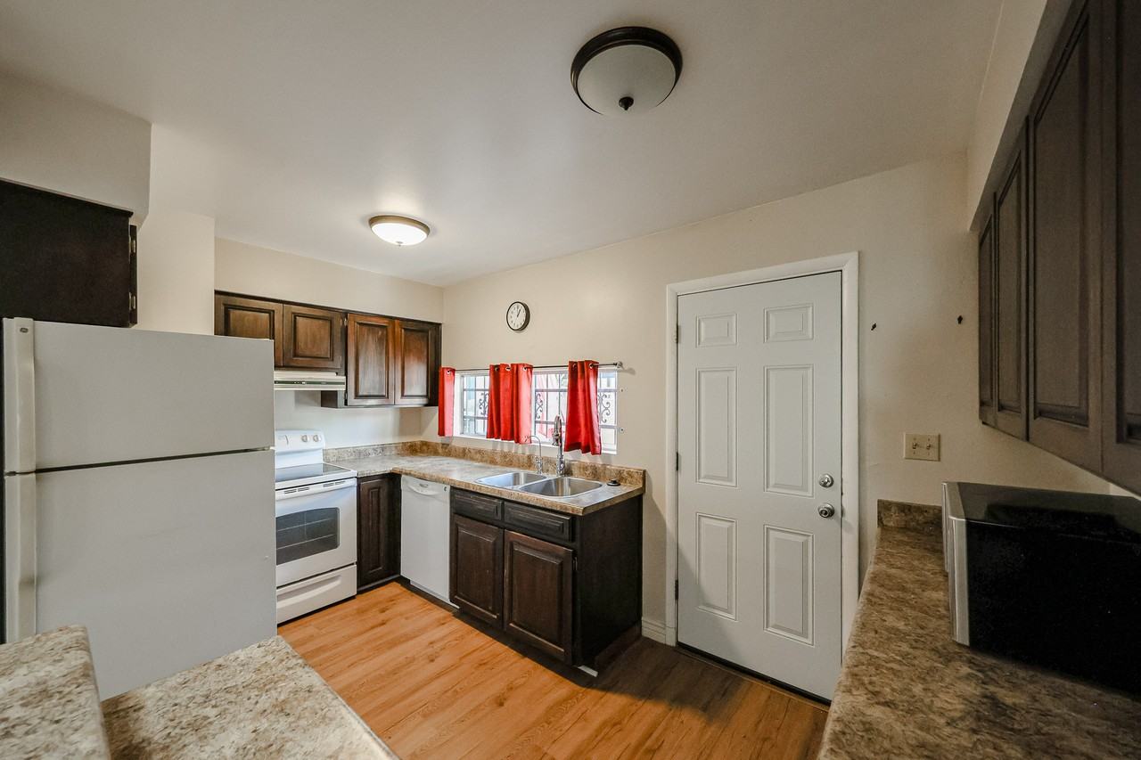 2946 N 14th St #18 - Photo 4 of 23