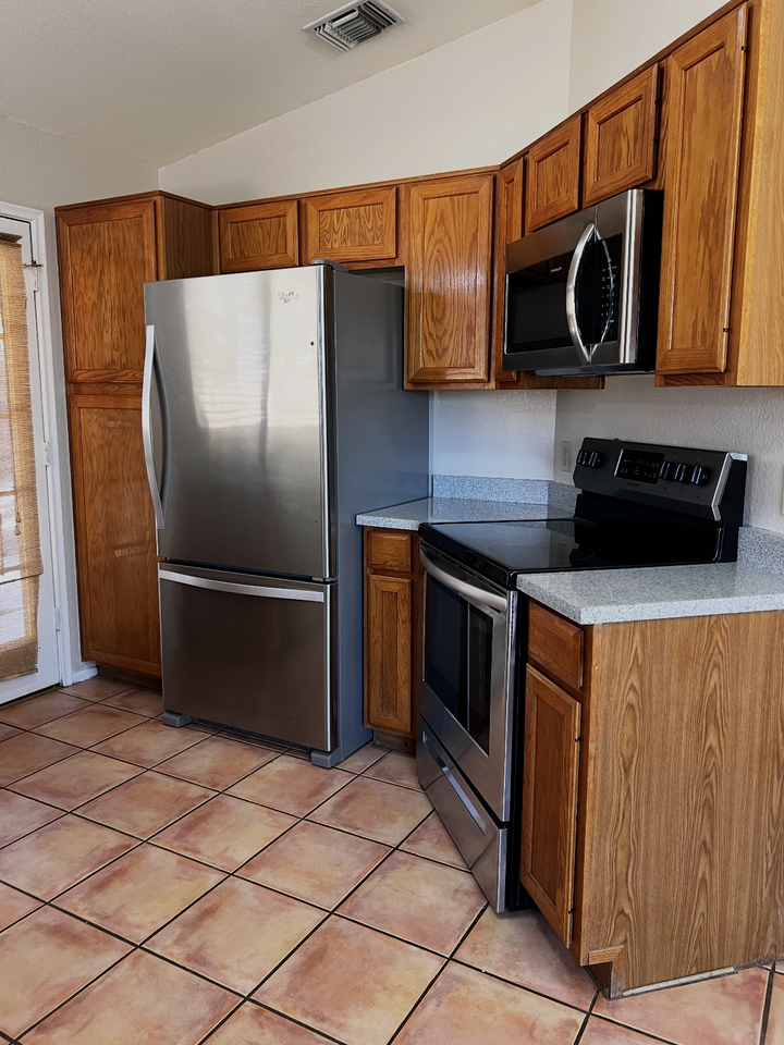 1441 W Canyon Shadows Ln - Photo 6 of 20