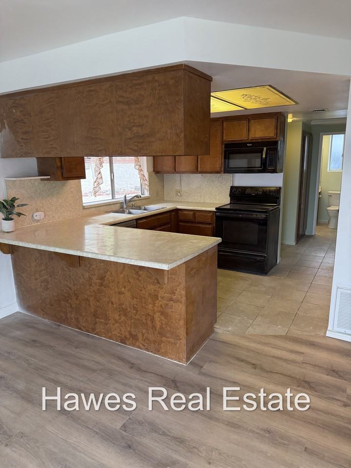 410 Conifer Rd #B - Photo 4 of 18