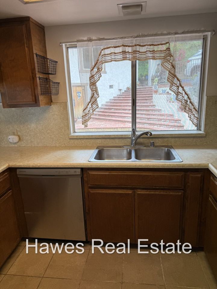 410 Conifer Rd #B - Photo 5 of 18