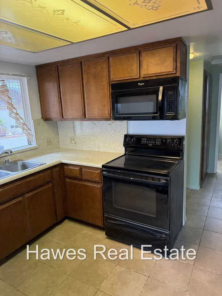 410 Conifer Rd #B - Photo 6 of 18