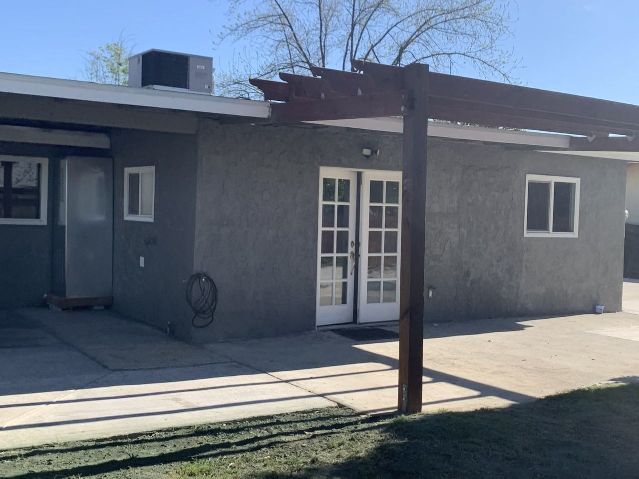 598 W Montrose Ave - Photo 4 of 5