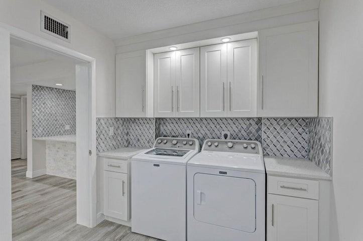 2401 Village Boulevard - Photo 4 of 8