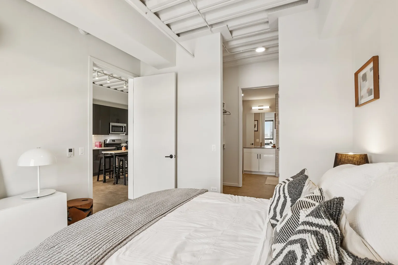 1222 W Jackson Blvd #804 - Photo 3 of 50