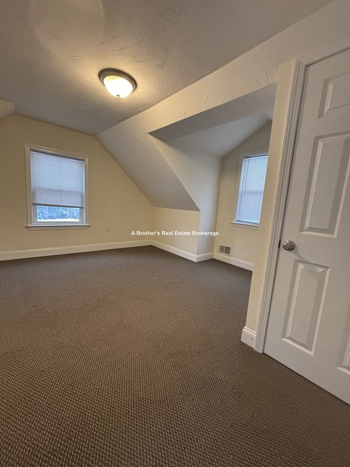 15 Buckingham St #A - Photo 2 of 5