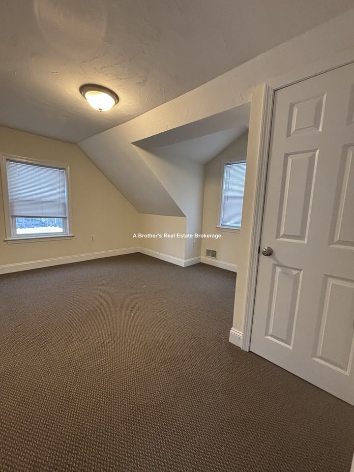 15 Buckingham St #A - Photo 3 of 5