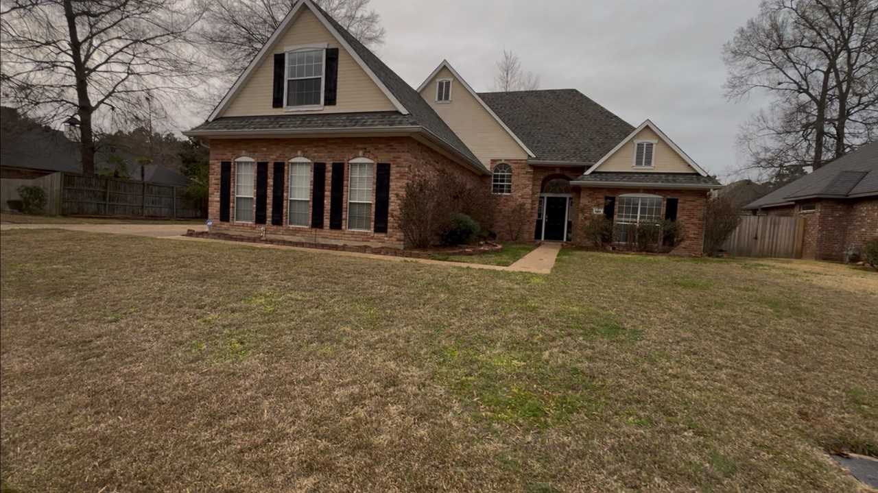 408 Hidden Oaks Cir - Photo 2 of 20