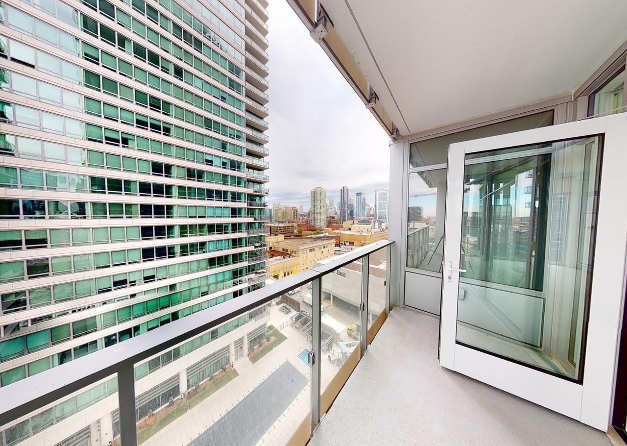 366 N Green St #1709 - Photo 5 of 33