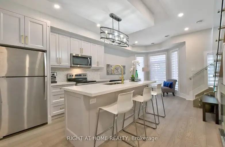 131 Brock Ave - Photo 2 of 13