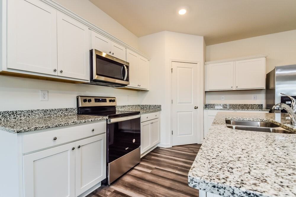 367 Greenwalk Pl - Photo 6 of 17