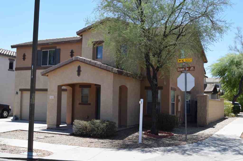 18409 W Dawn Dr - Photo 2 of 20