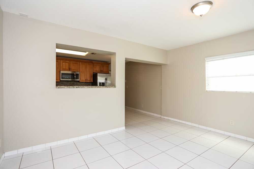 9429 Saddlebrook Dr - Photo 4 of 16