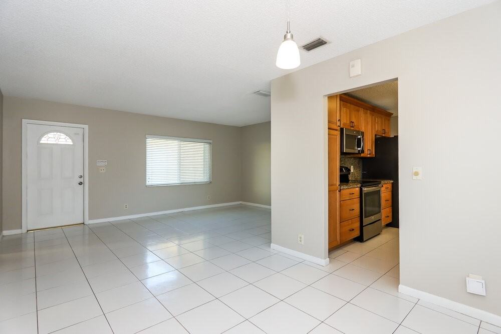 9429 Saddlebrook Dr - Photo 7 of 16