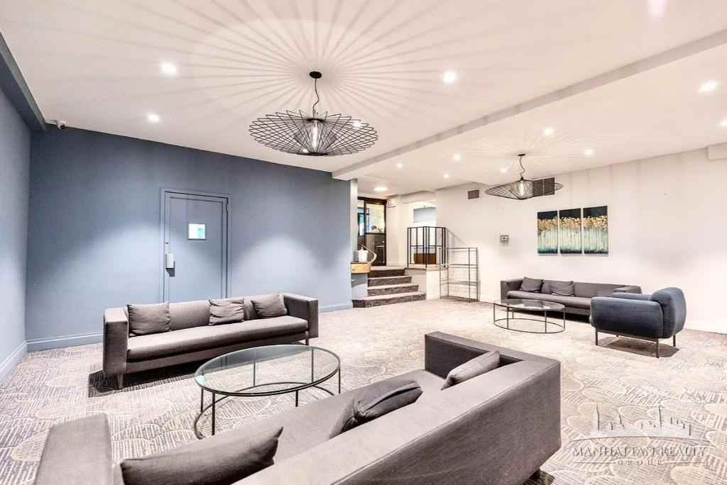 E 39th St #606 - Photo 3 of 5